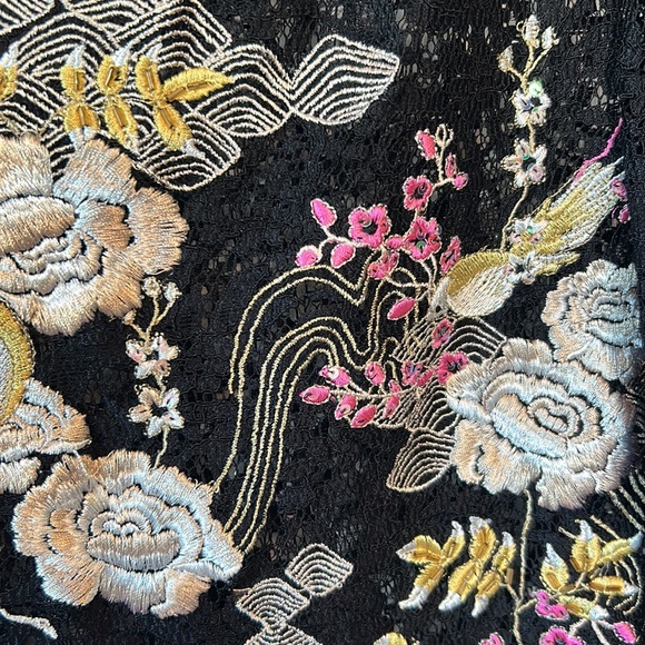 Unique shell blouse - Picture 2 of 5